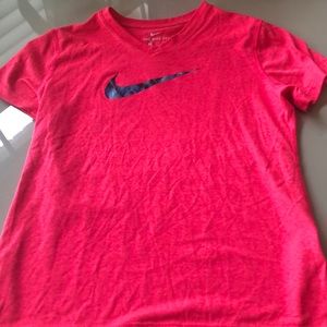 Nike girls tee